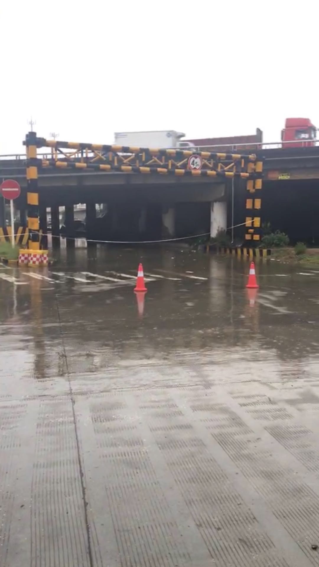 一場大雨淹沒了常州，龍城變水城，救援工作積極開展中?。。?5